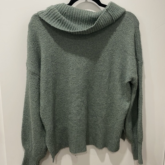 Green Sweater - Picture 2 of 2